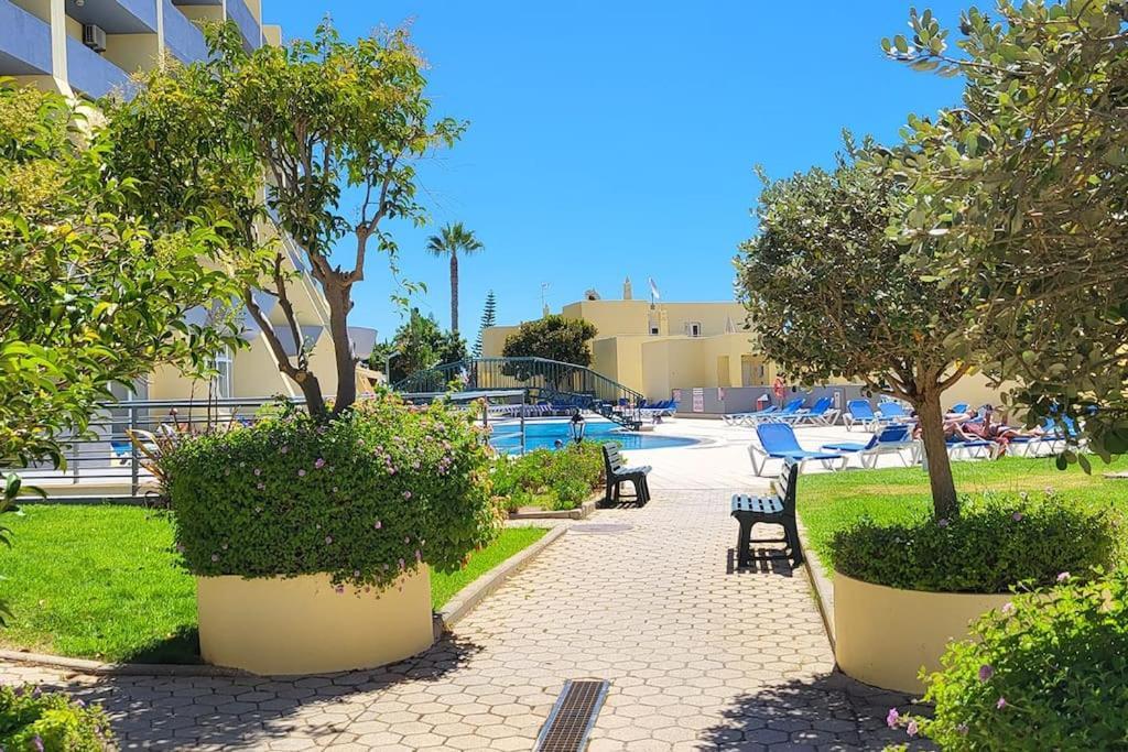 Lagos-Piscine Et Mer- Condominio Do Mar Exterior photo